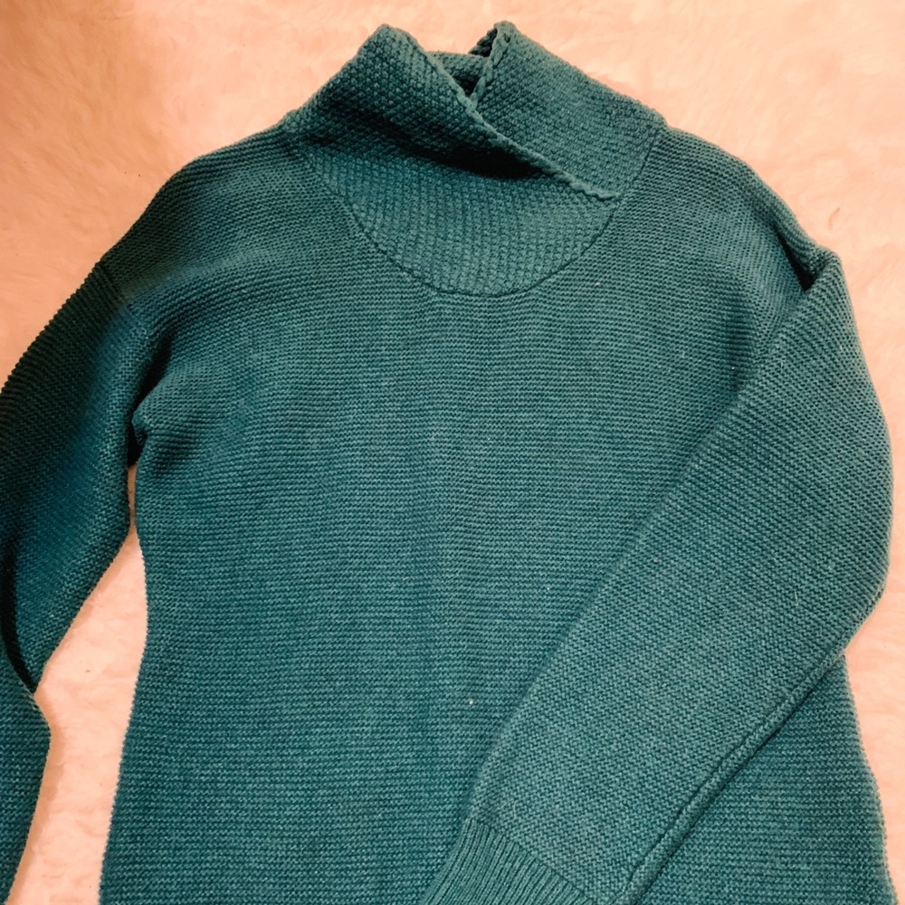Emerald green knitted turtle neck
